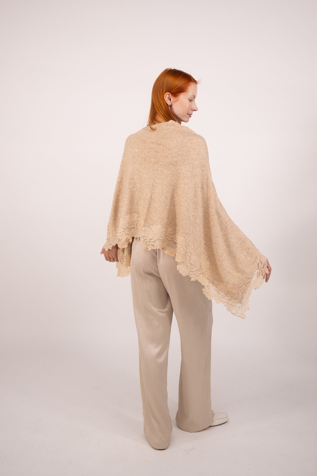 Cashmere poncho with Lace detail