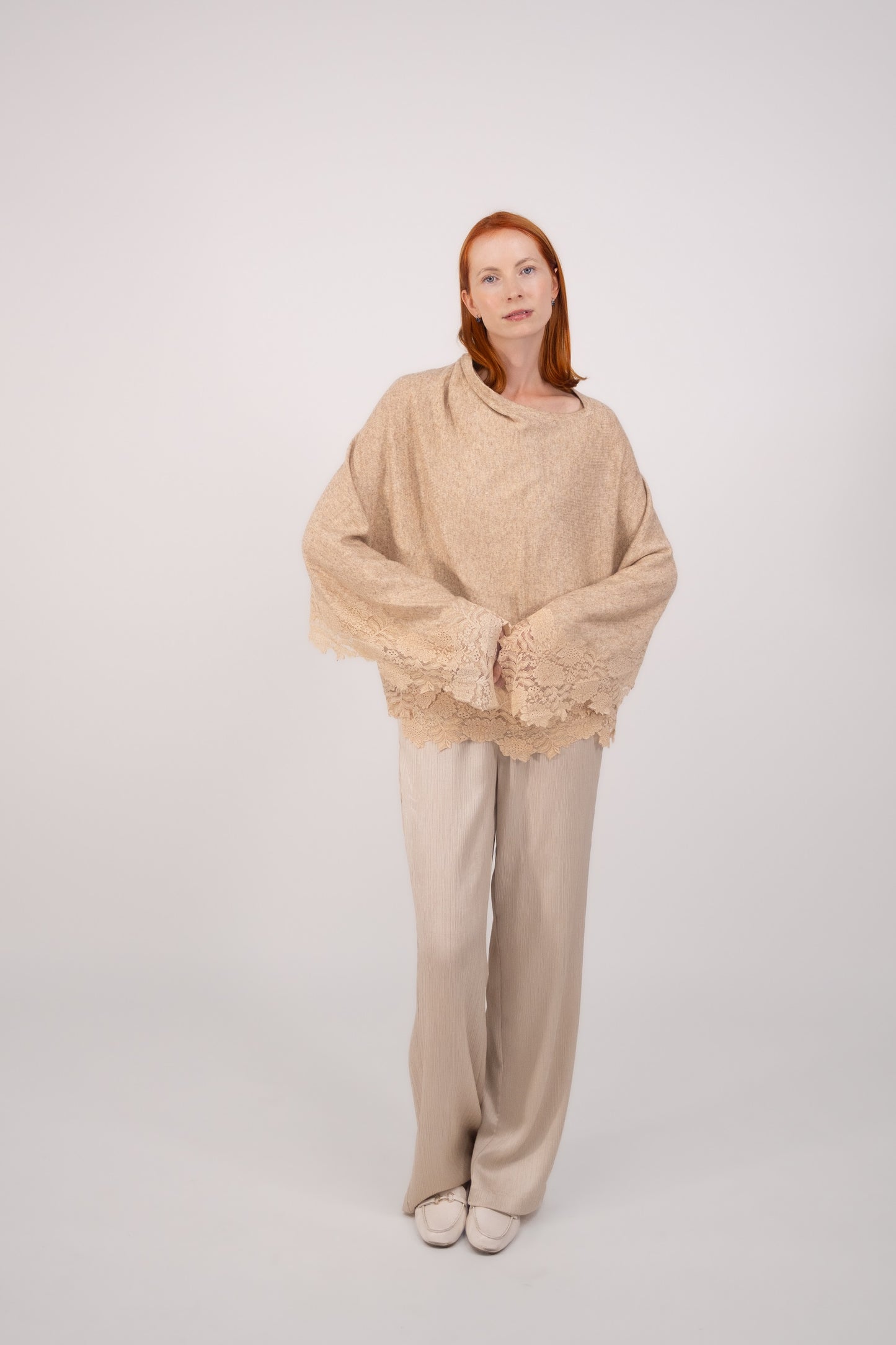 Cashmere poncho with Lace detail