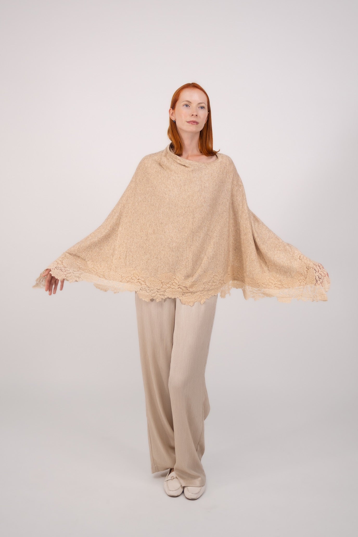 Cashmere poncho with Lace detail